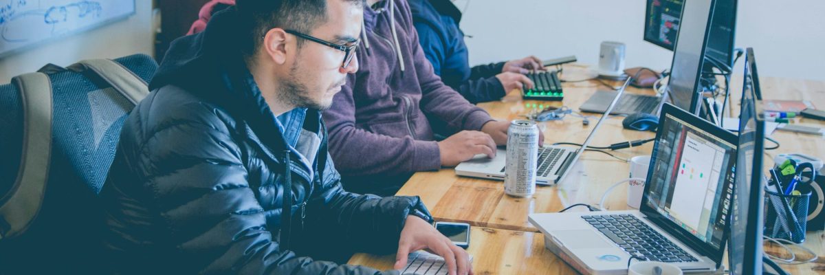 equipe francaise qui prepare a integrer IA entreprise avec methode Eyes Digitale